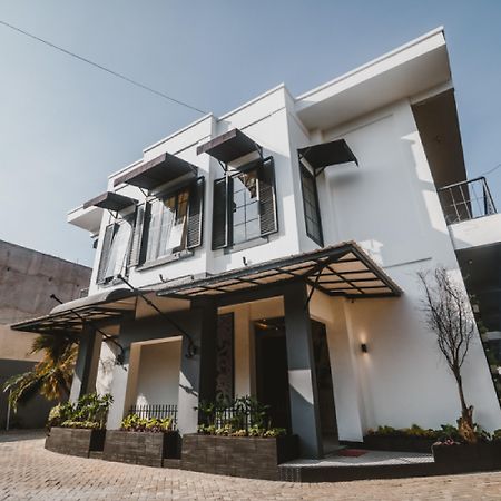 Reddoorz Plus Near Mall Slipi Jaya Jacarta Exterior foto