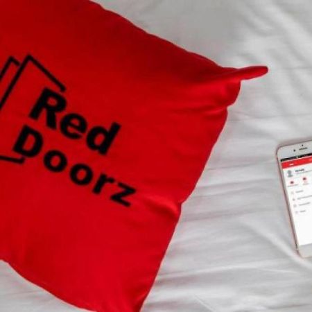 Reddoorz Plus Near Mall Slipi Jaya Jacarta Exterior foto