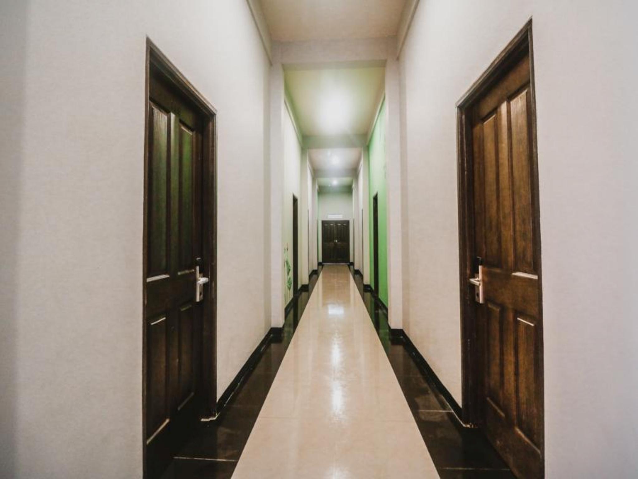Reddoorz Plus Near Mall Slipi Jaya Jacarta Exterior foto